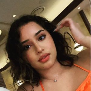 Meet your Posher, Quesia